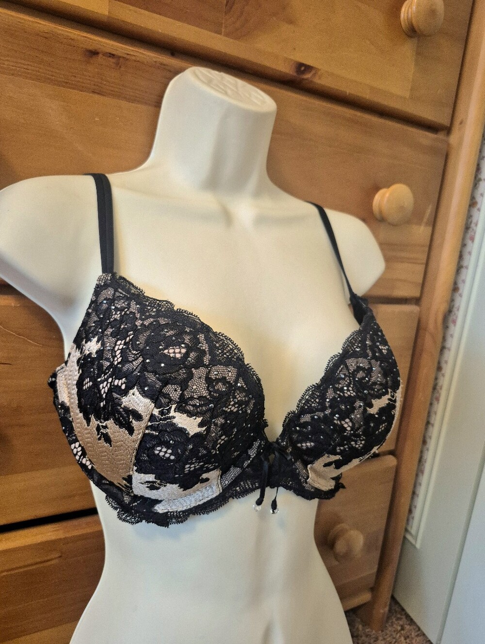 Victoria's Secret Black Lace Push-Up Bra with Rhinestones Size 34DD